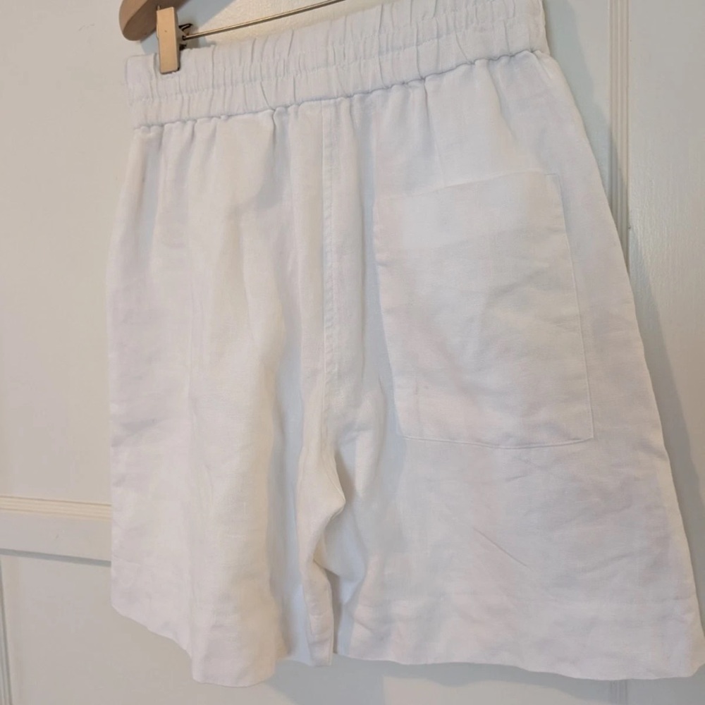 White Elastic Waist Women’s Linen Shorts - Picture 3 of 4